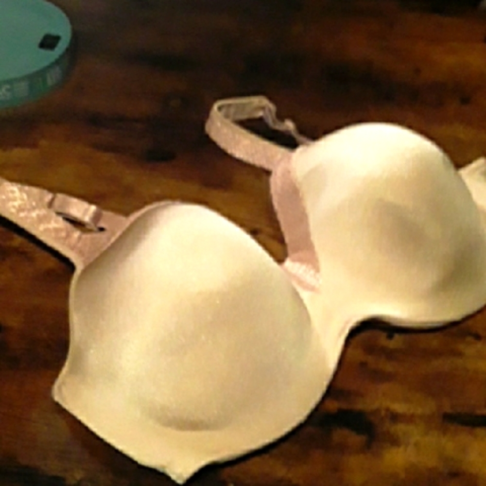 NWOT 40D Bali Being Padded Underwire Classy Bra